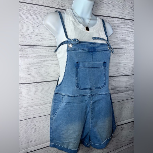 Boutique Brand Medium Wash Grommet Tie Straps Casual Denim Romper Overalls 💗 - Picture 2 of 9